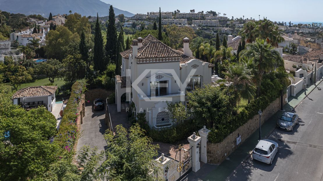 Villa andaluza clásica con privacidad y vistas al golf en La Reserva de La Quinta