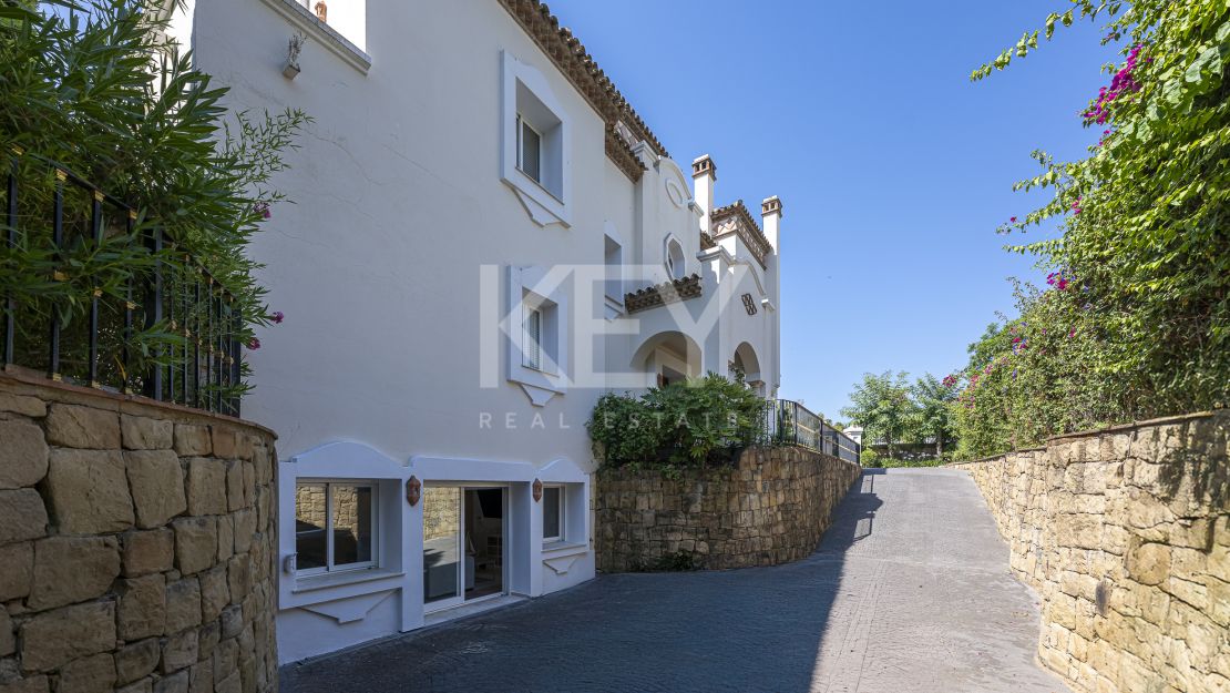 Villa andaluza clásica con privacidad y vistas al golf en La Reserva de La Quinta
