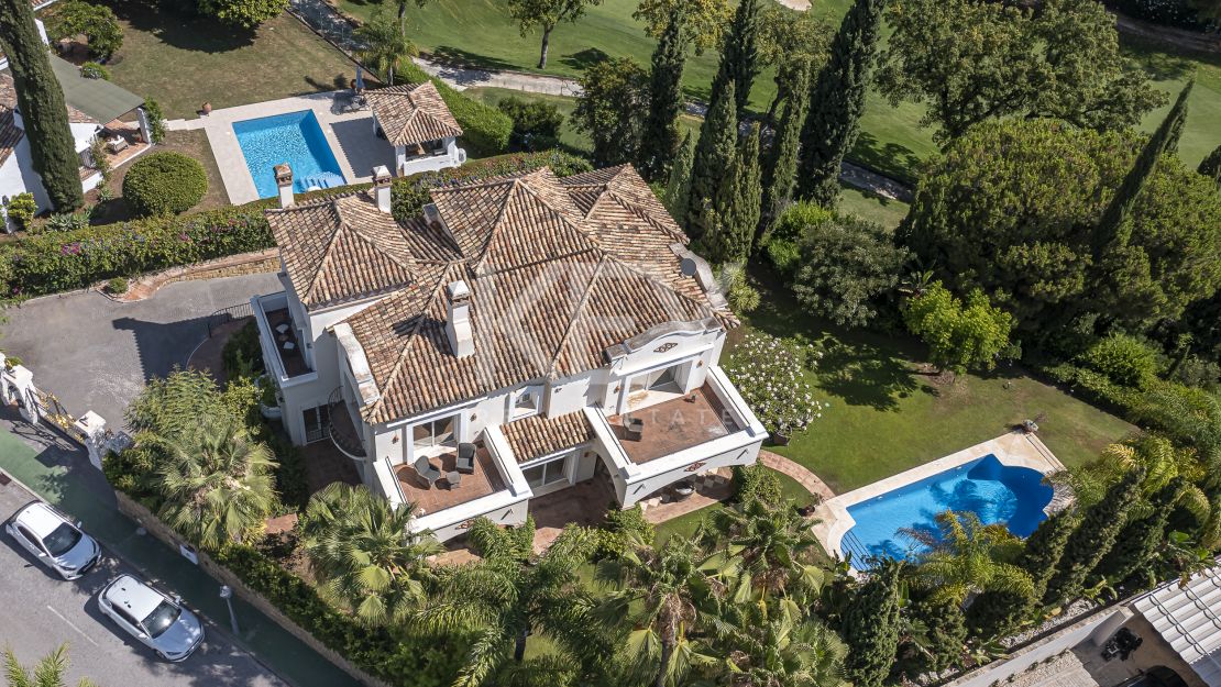 Villa andaluza clásica con privacidad y vistas al golf en La Reserva de La Quinta