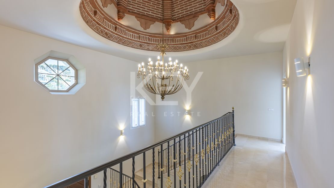 Villa andaluza clásica con privacidad y vistas al golf en La Reserva de La Quinta