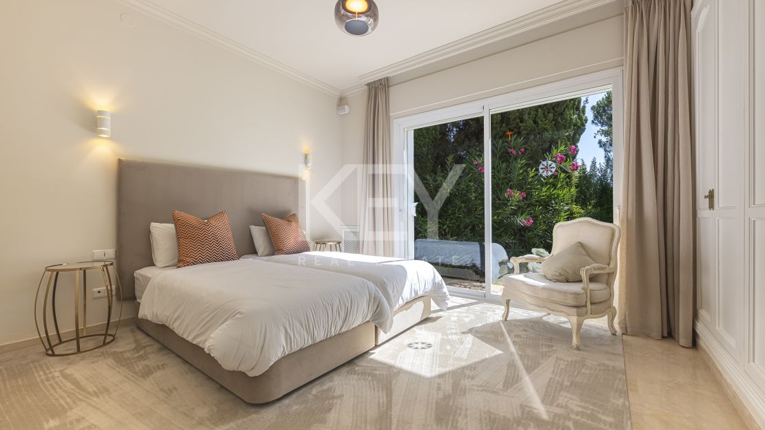 Villa andaluza clásica con privacidad y vistas al golf en La Reserva de La Quinta