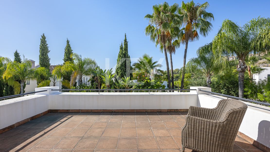 Villa andaluza clásica con privacidad y vistas al golf en La Reserva de La Quinta