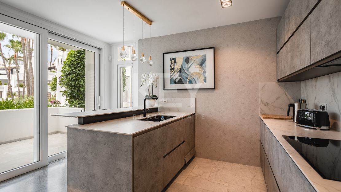 Luxury and perfectly presented apartment for sale in Marina Puente Romano