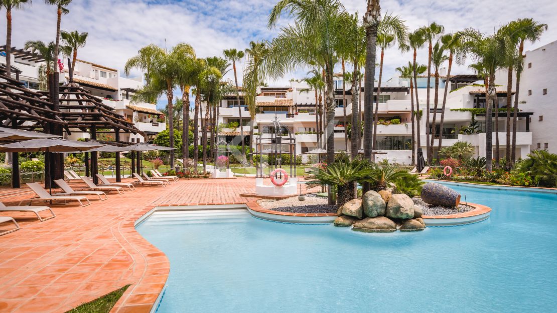 Luxury and perfectly presented apartment for sale in Marina Puente Romano