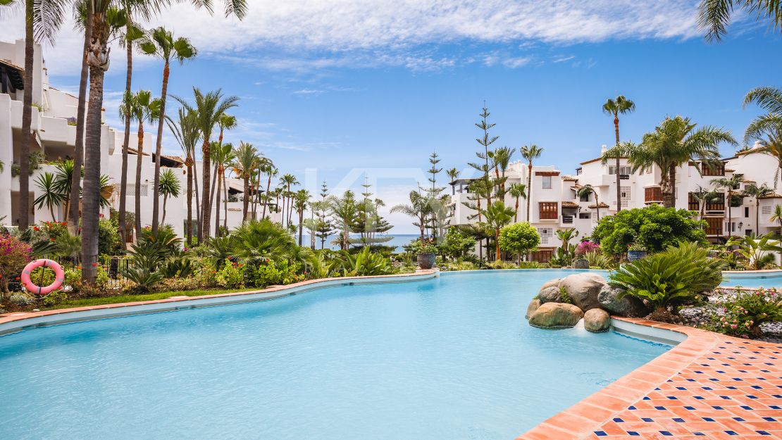 Luxury and perfectly presented apartment for sale in Marina Puente Romano