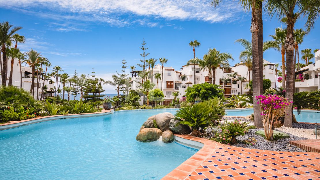 Luxury and perfectly presented apartment for sale in Marina Puente Romano