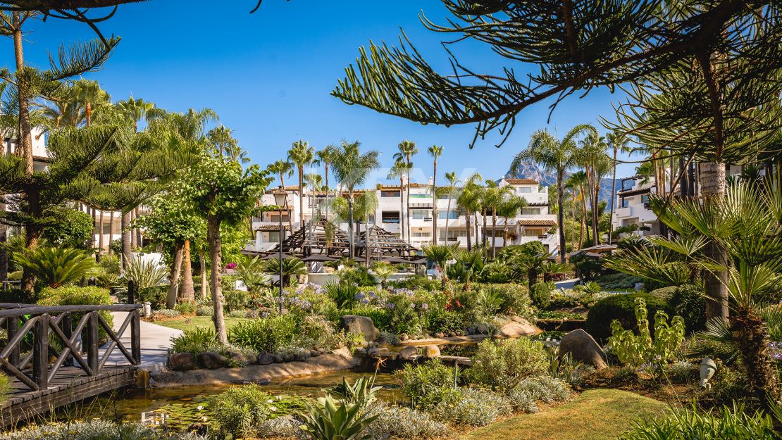 Luxury and perfectly presented apartment for sale in Marina Puente Romano