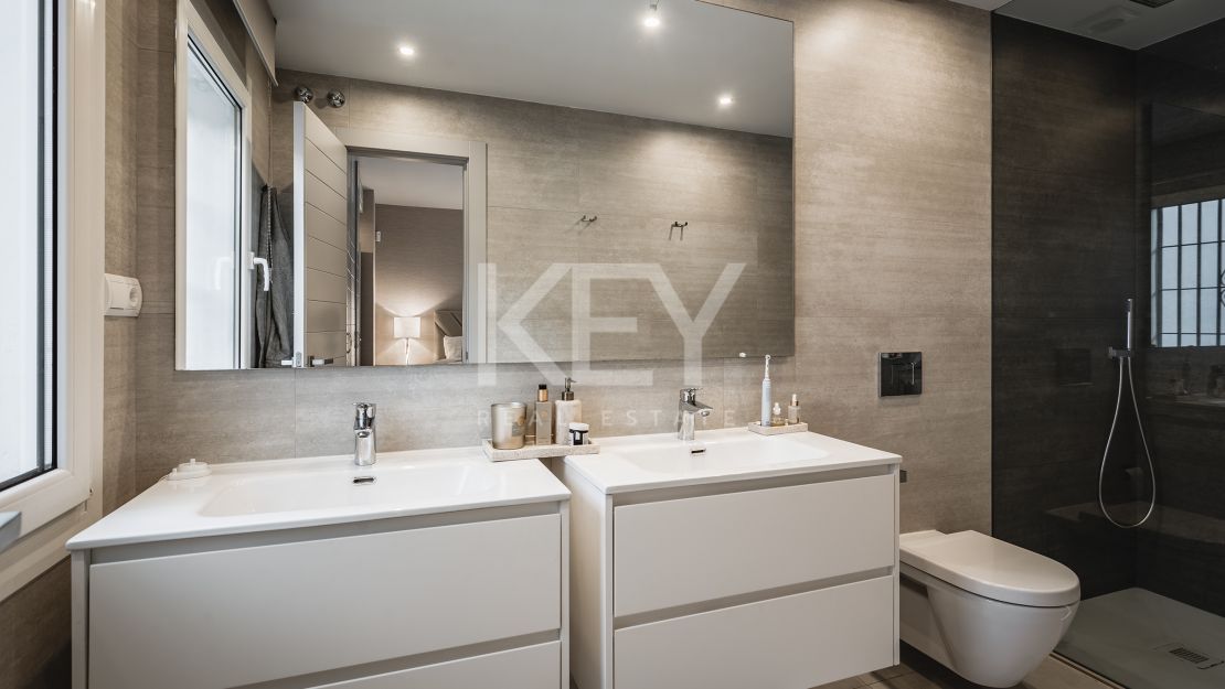 Luxury and perfectly presented apartment for sale in Marina Puente Romano