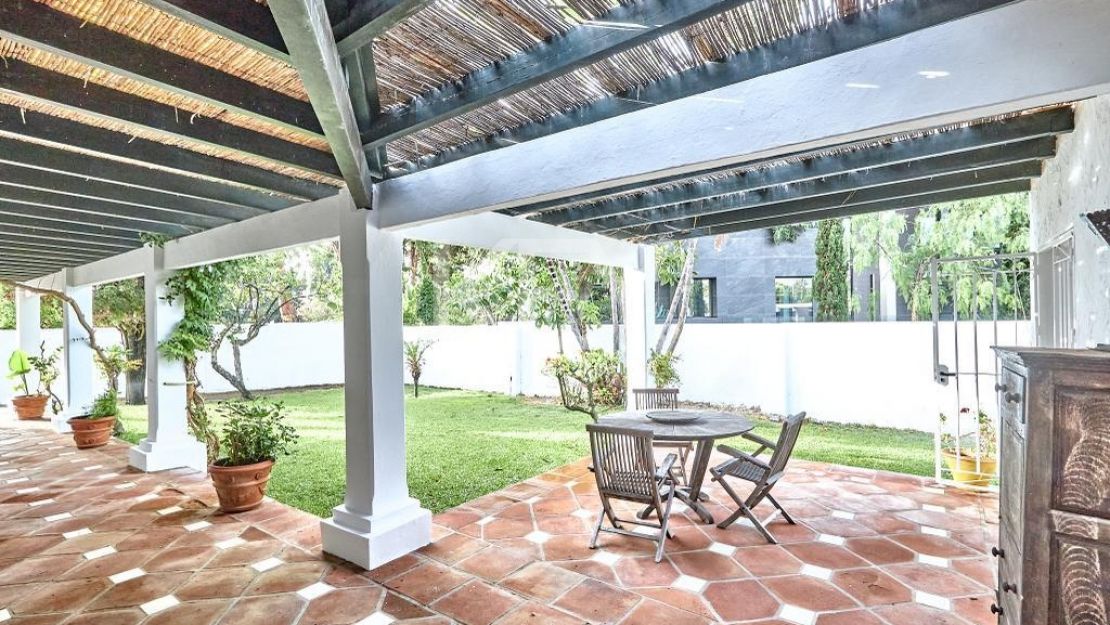 Grandiose Andalusian style villa for sale in Casasola, Estepona