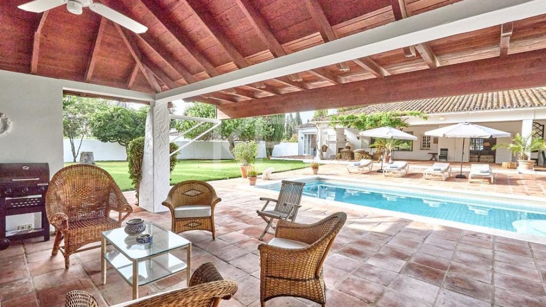 Grandiose Andalusian style villa for sale in Casasola, Estepona