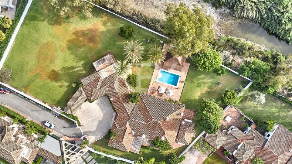 Grandiose Andalusian style villa for sale in Casasola, Estepona