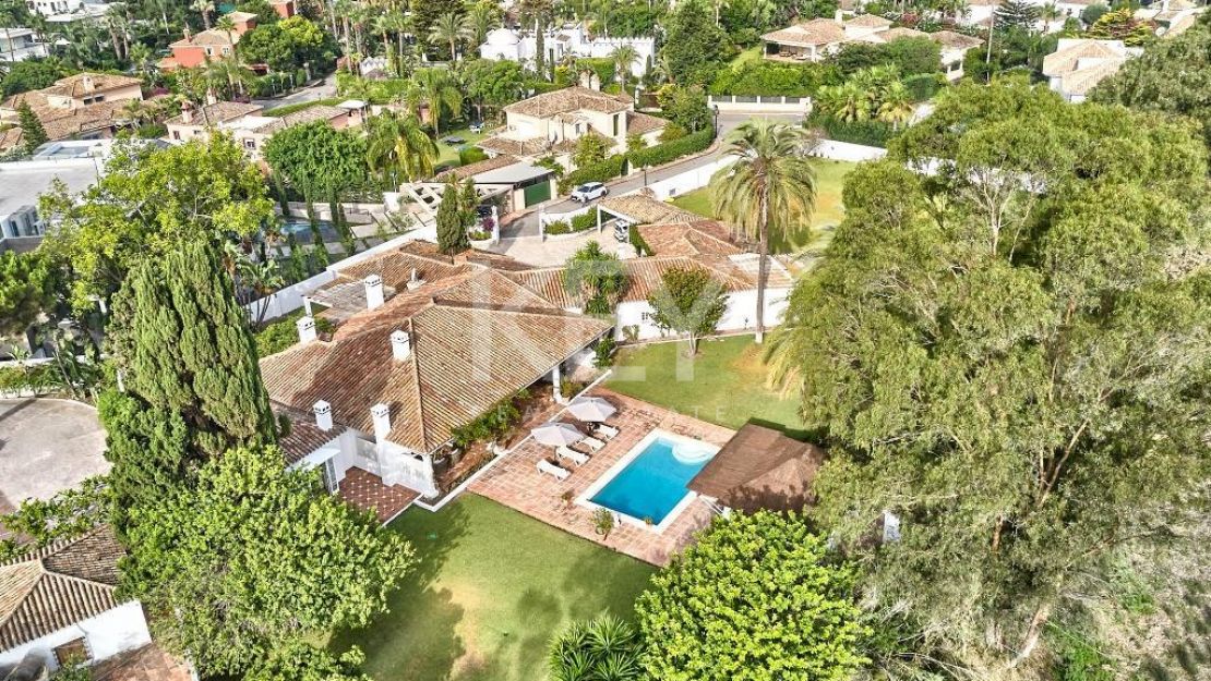 Grandiose Andalusian style villa for sale in Casasola, Estepona