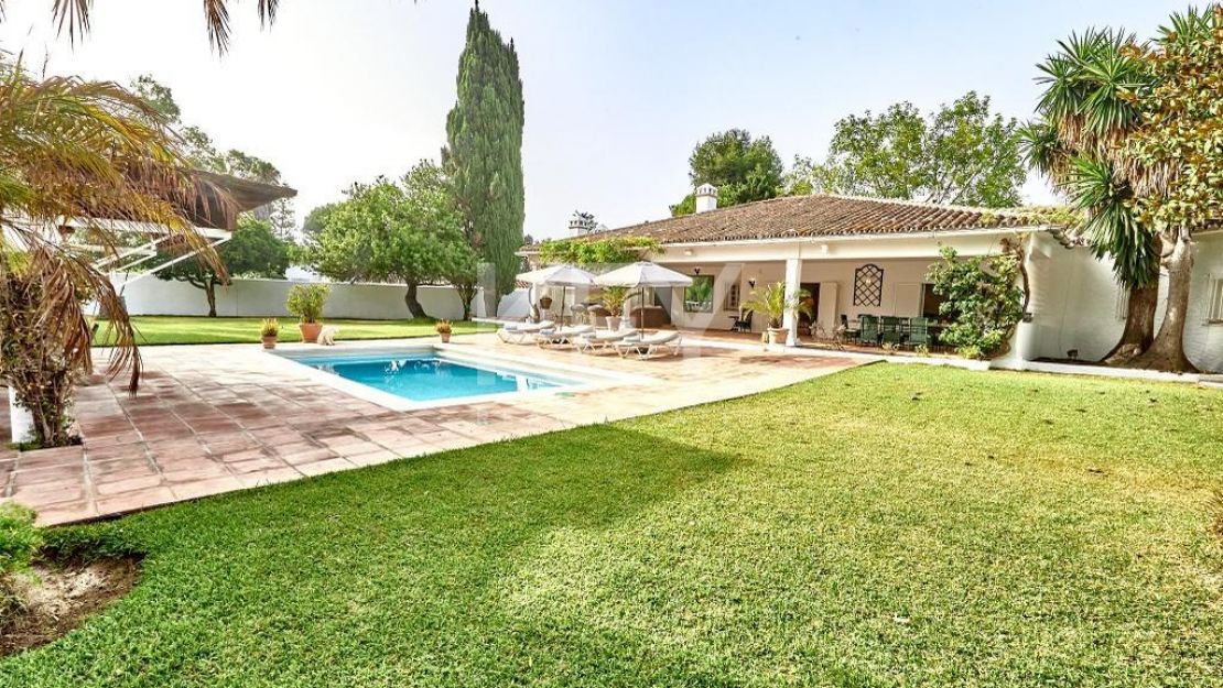 Grandiose Andalusian style villa for sale in Casasola, Estepona