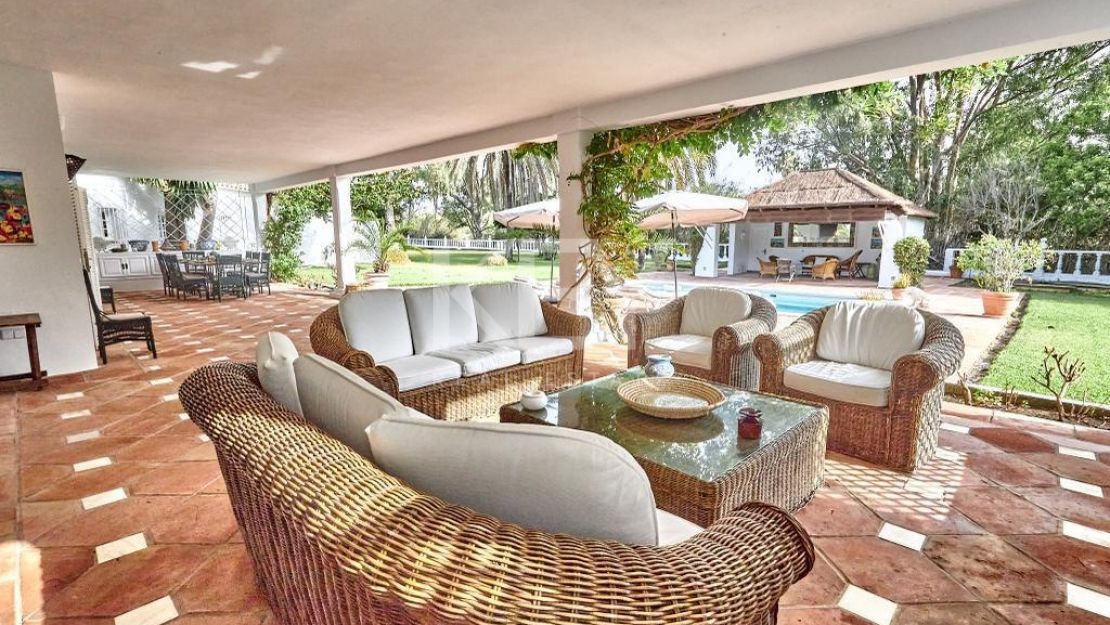 Grandiose Andalusian style villa for sale in Casasola, Estepona