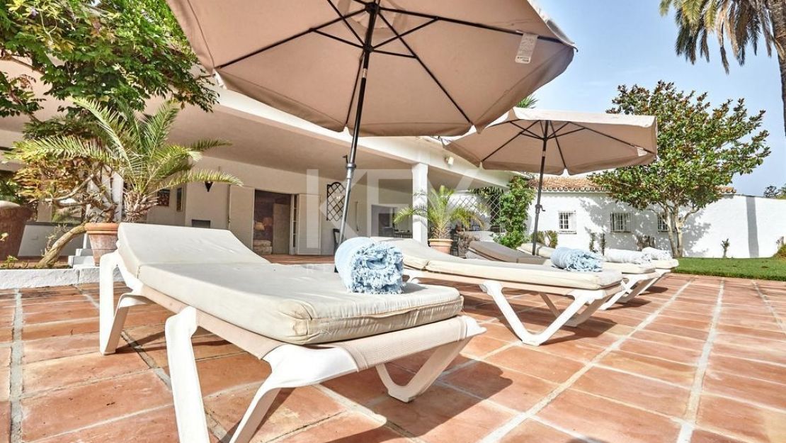Grandiose Andalusian style villa for sale in Casasola, Estepona