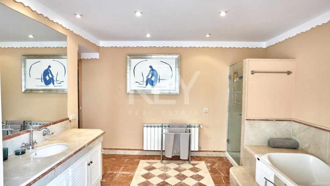 Grandiose Andalusian style villa for sale in Casasola, Estepona