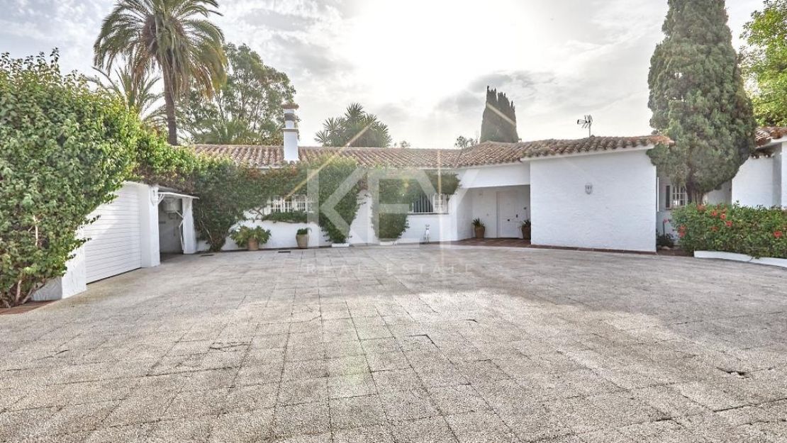 Grandiose Andalusian style villa for sale in Casasola, Estepona