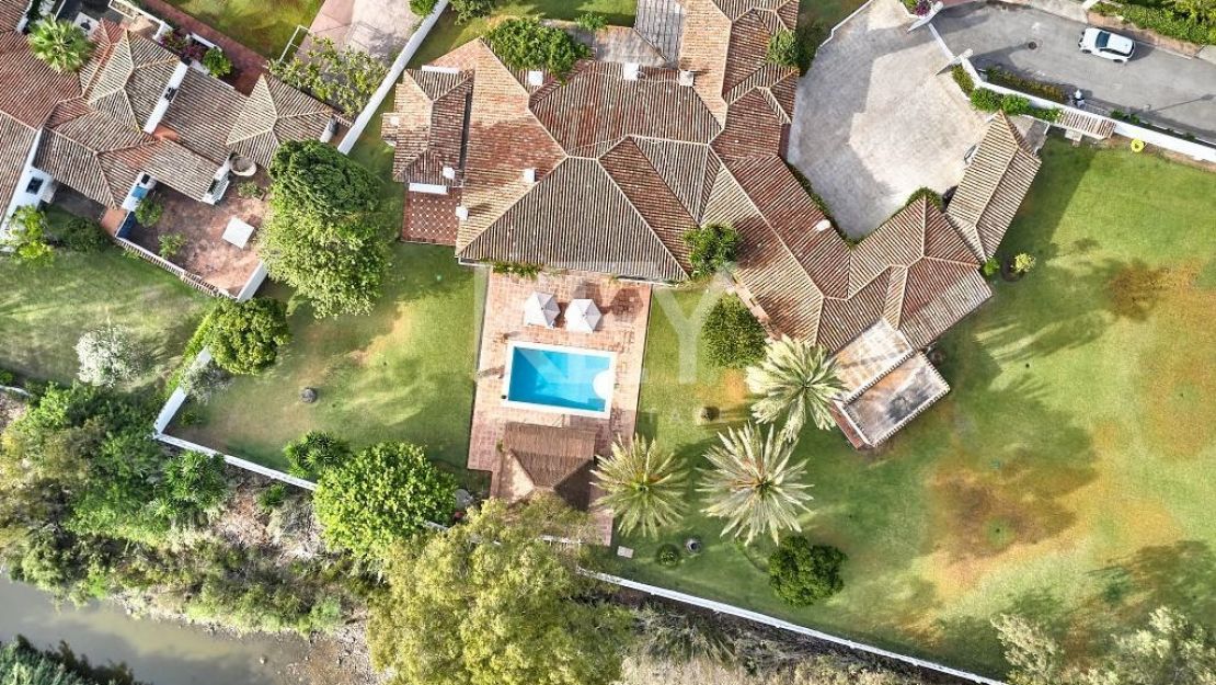 Grandiose Andalusian style villa for sale in Casasola, Estepona