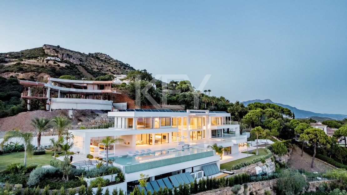 Lujosa Villa en Venta en Marbella Club Golf Resort con Impresionantes Vistas Panorámicas
