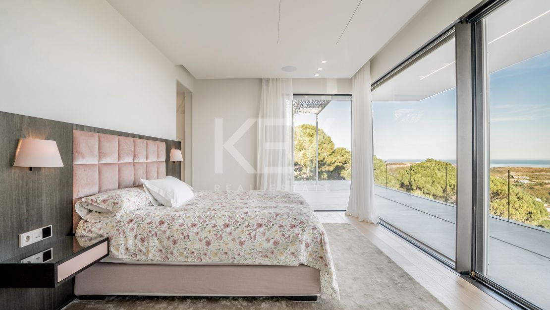 Lujosa Villa en Venta en Marbella Club Golf Resort con Impresionantes Vistas Panorámicas
