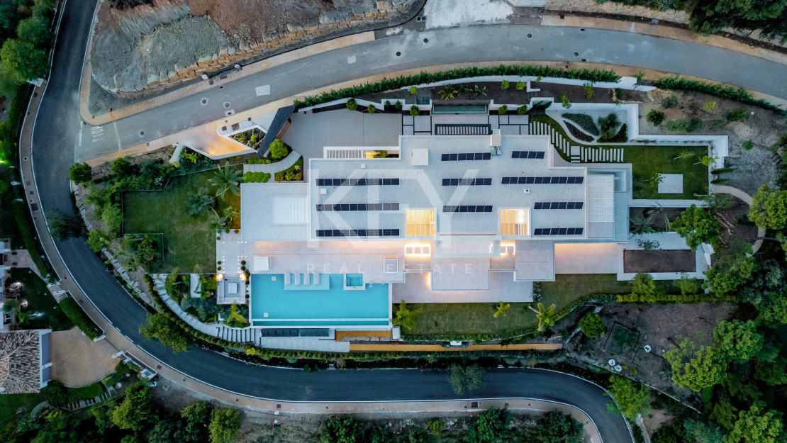 Lujosa Villa en Venta en Marbella Club Golf Resort con Impresionantes Vistas Panorámicas