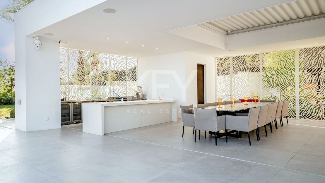 Lujosa Villa en Venta en Marbella Club Golf Resort con Impresionantes Vistas Panorámicas