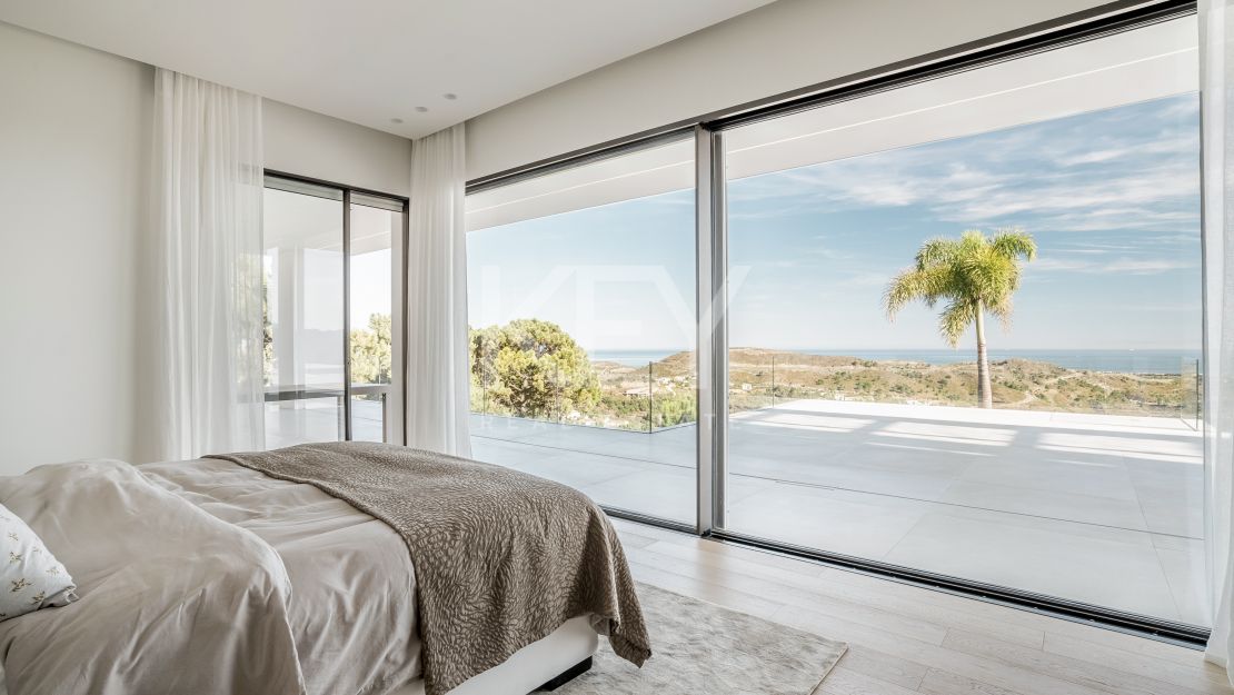 Lujosa Villa en Venta en Marbella Club Golf Resort con Impresionantes Vistas Panorámicas