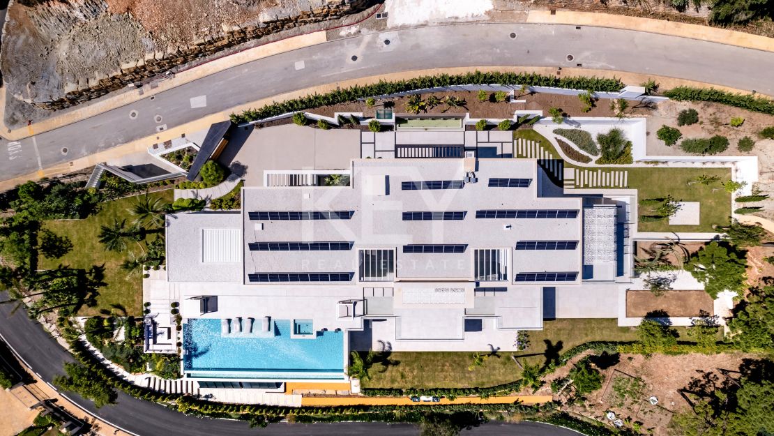 Lujosa Villa en Venta en Marbella Club Golf Resort con Impresionantes Vistas Panorámicas