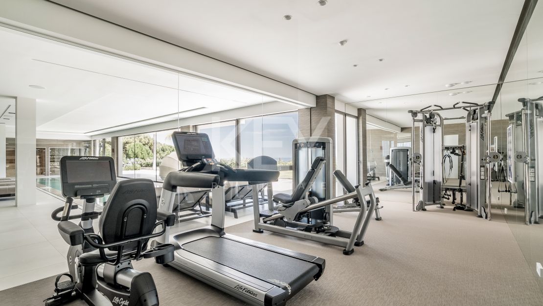Lujosa Villa en Venta en Marbella Club Golf Resort con Impresionantes Vistas Panorámicas