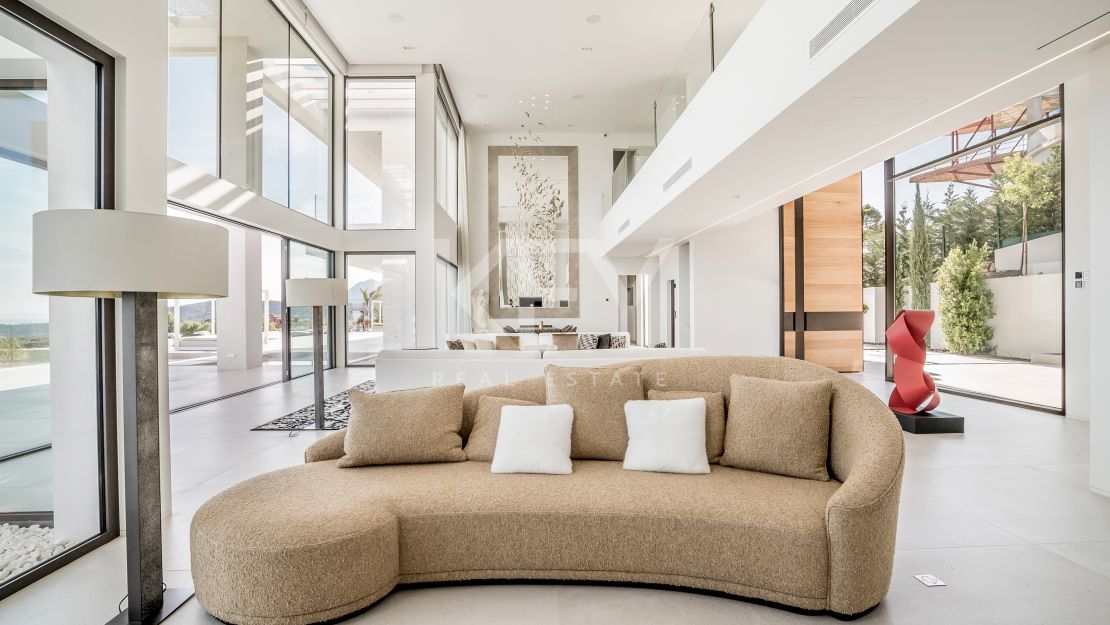 Lujosa Villa en Venta en Marbella Club Golf Resort con Impresionantes Vistas Panorámicas