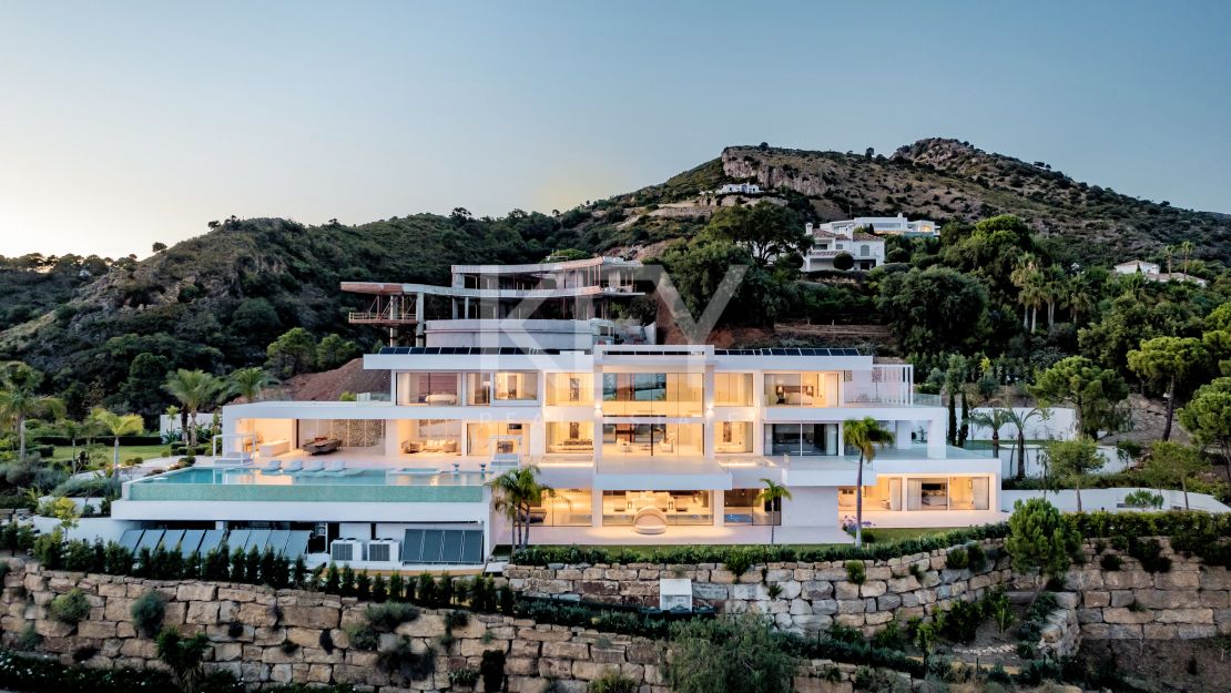 Lujosa Villa en Venta en Marbella Club Golf Resort con Impresionantes Vistas Panorámicas