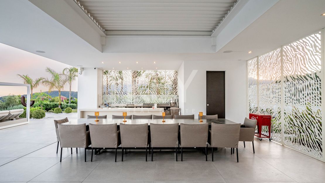 Lujosa Villa en Venta en Marbella Club Golf Resort con Impresionantes Vistas Panorámicas