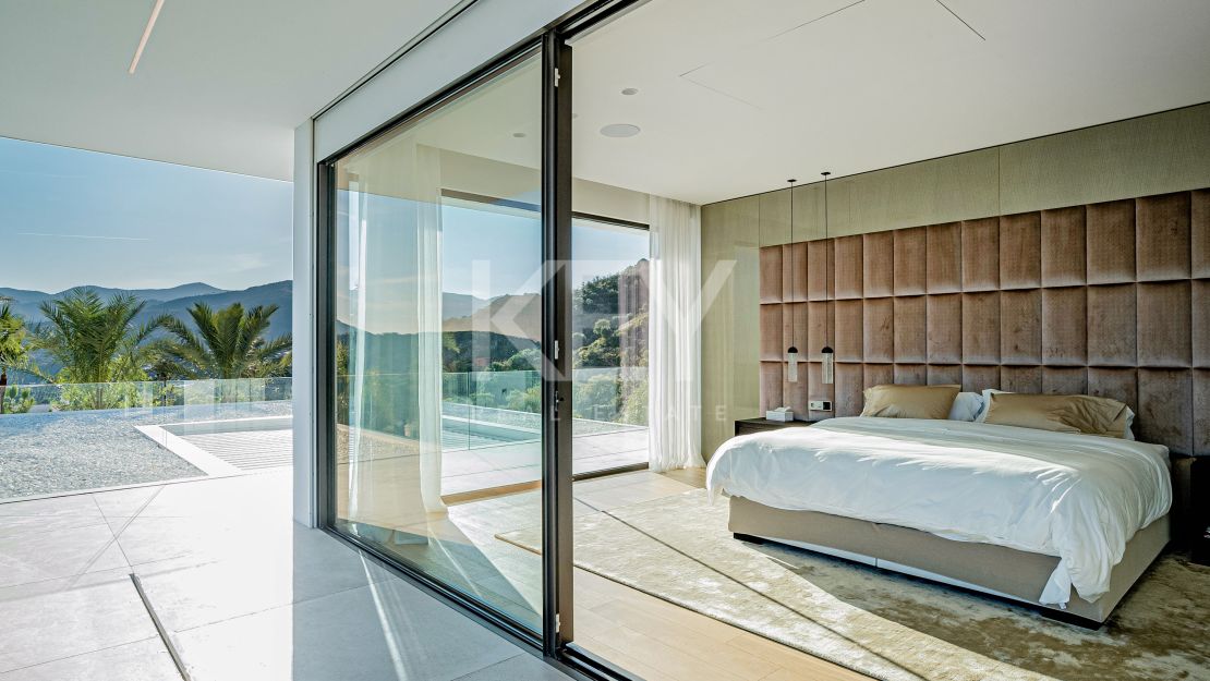 Lujosa Villa en Venta en Marbella Club Golf Resort con Impresionantes Vistas Panorámicas