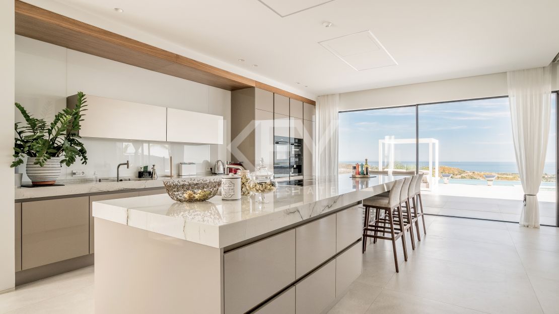 Lujosa Villa en Venta en Marbella Club Golf Resort con Impresionantes Vistas Panorámicas
