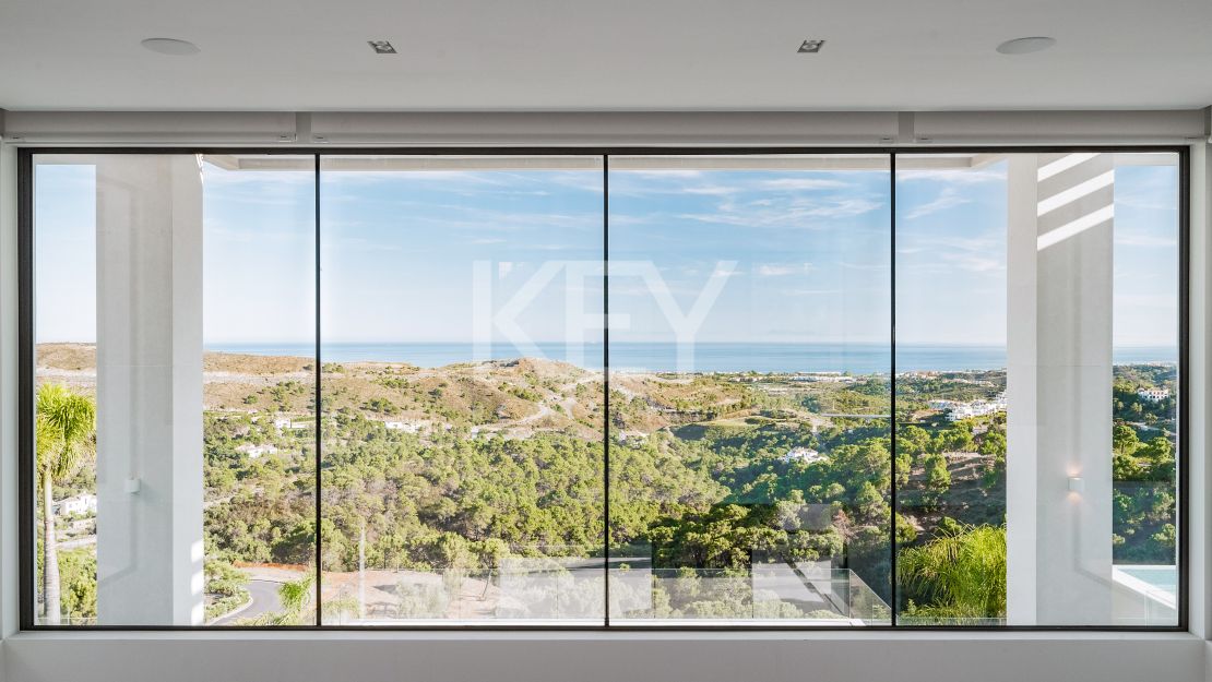 Lujosa Villa en Venta en Marbella Club Golf Resort con Impresionantes Vistas Panorámicas