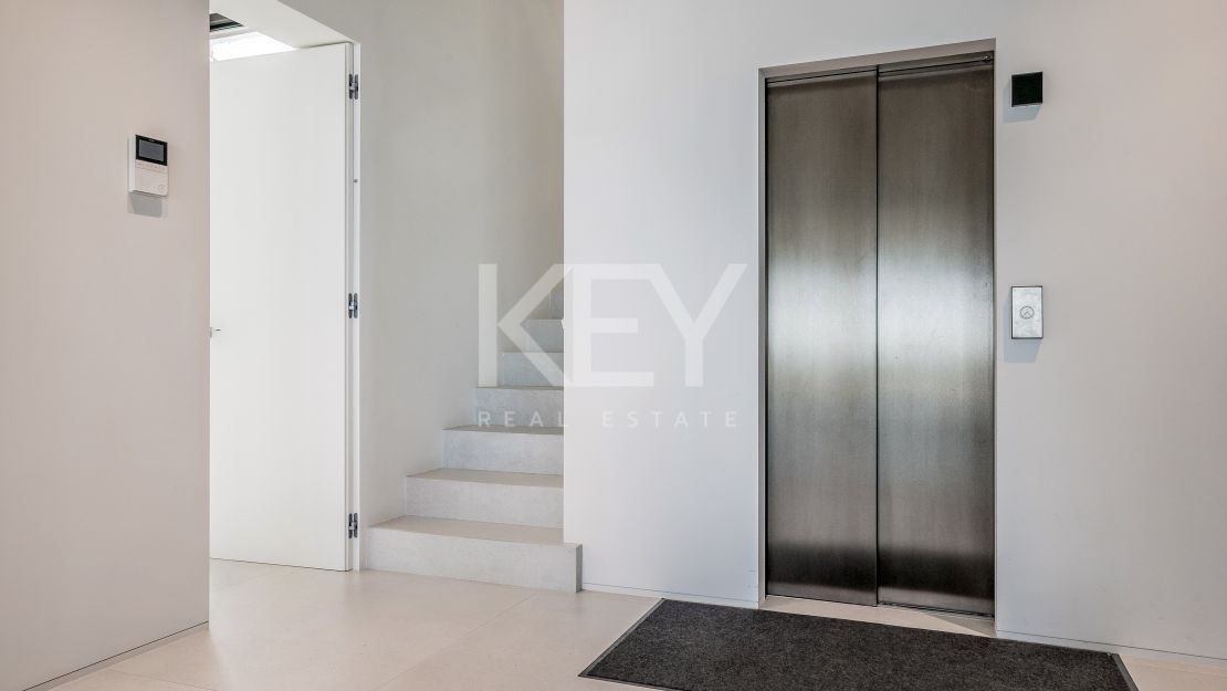 Lujosa Villa en Venta en Marbella Club Golf Resort con Impresionantes Vistas Panorámicas