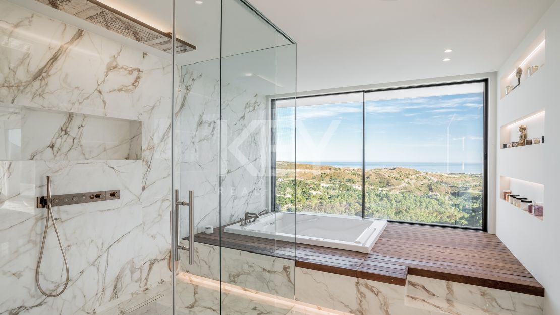 Lujosa Villa en Venta en Marbella Club Golf Resort con Impresionantes Vistas Panorámicas
