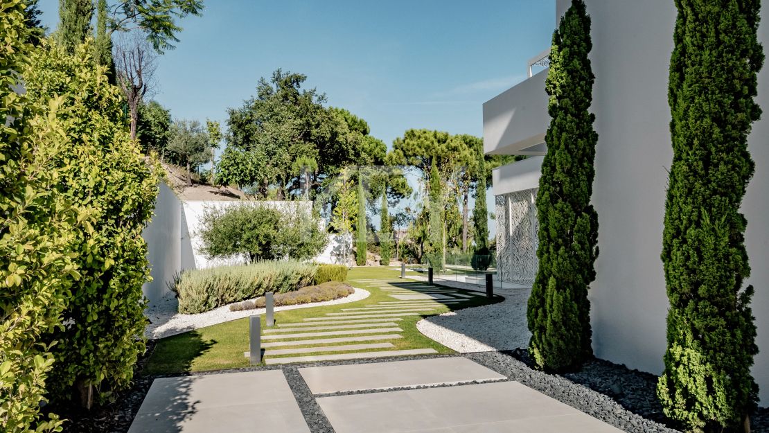 Lujosa Villa en Venta en Marbella Club Golf Resort con Impresionantes Vistas Panorámicas