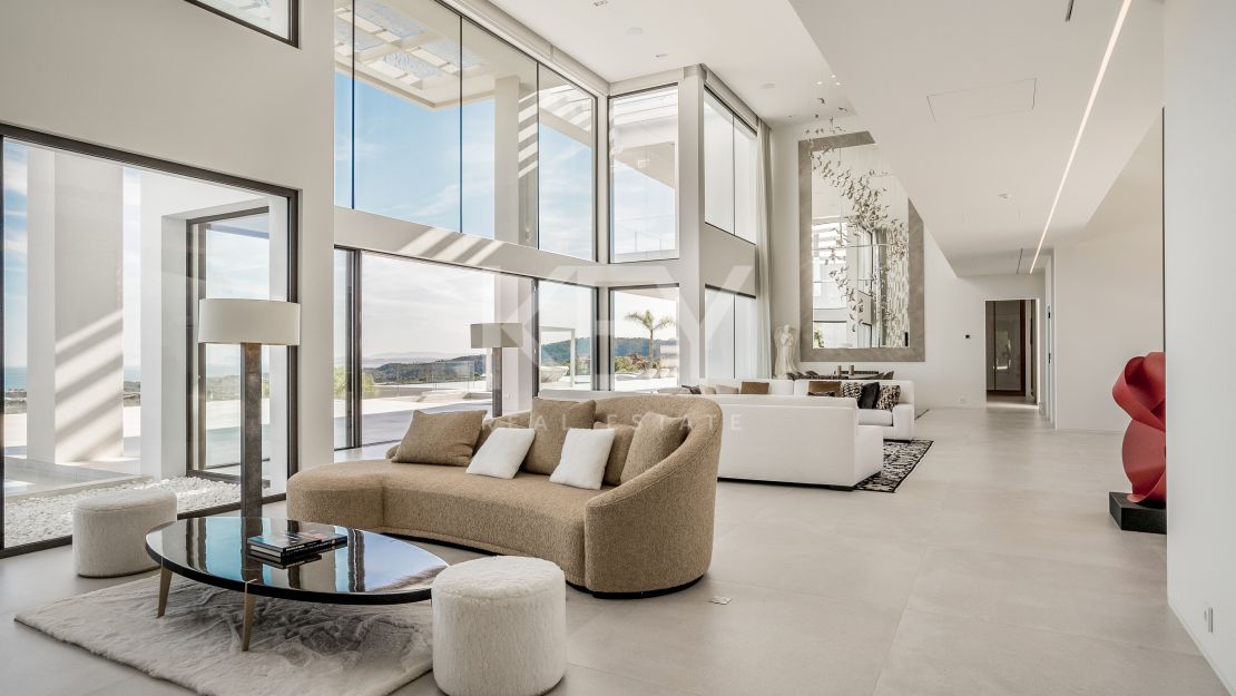 Lujosa Villa en Venta en Marbella Club Golf Resort con Impresionantes Vistas Panorámicas