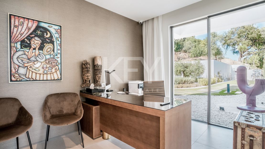 Lujosa Villa en Venta en Marbella Club Golf Resort con Impresionantes Vistas Panorámicas