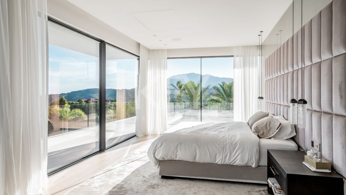 Lujosa Villa en Venta en Marbella Club Golf Resort con Impresionantes Vistas Panorámicas