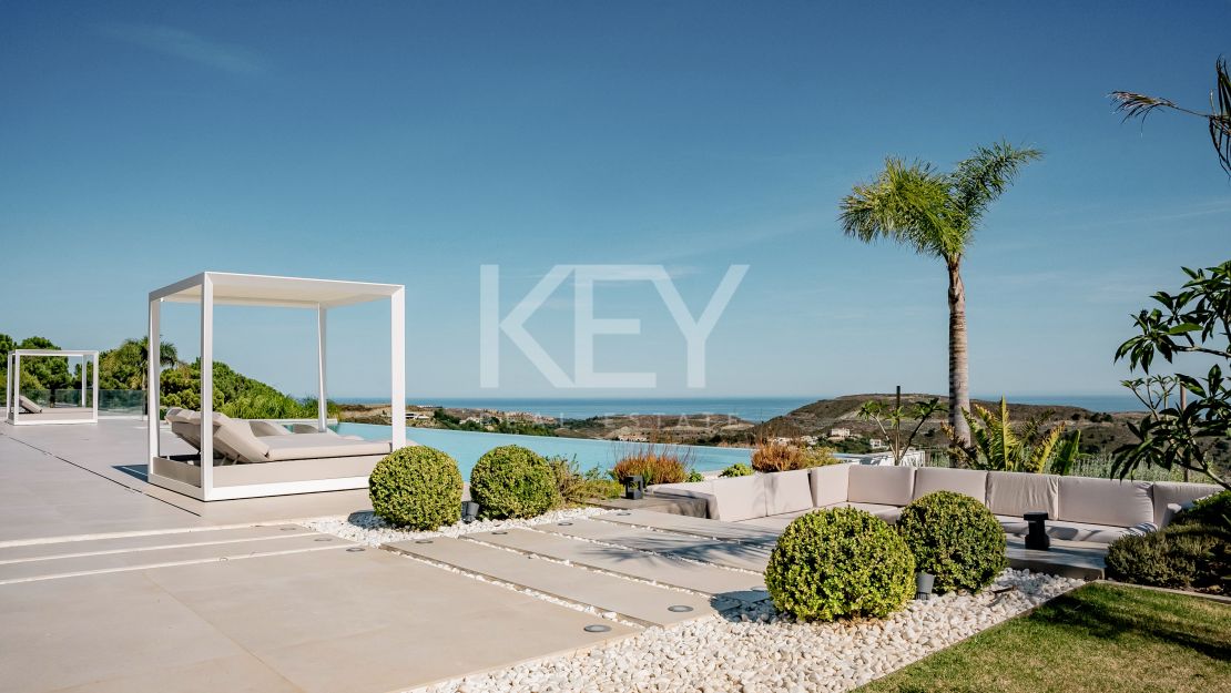 Lujosa Villa en Venta en Marbella Club Golf Resort con Impresionantes Vistas Panorámicas