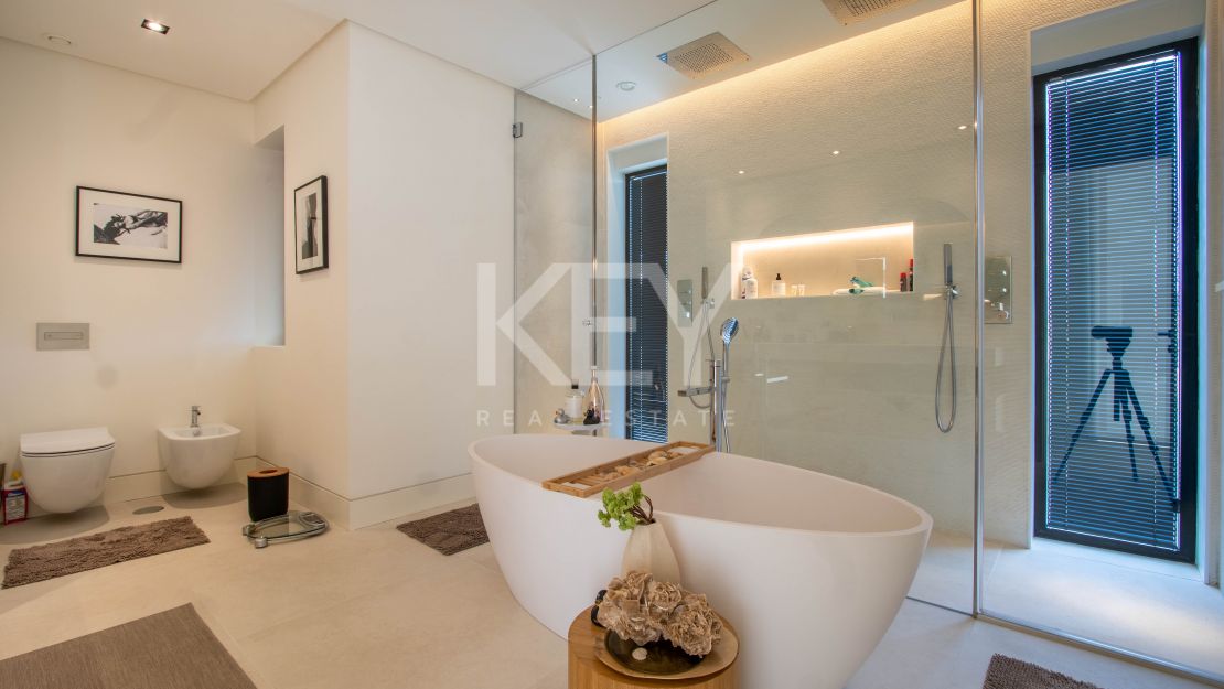 Villa contemporánea de lujo con vistas panorámicas en venta en La Alqueria, Benahavis