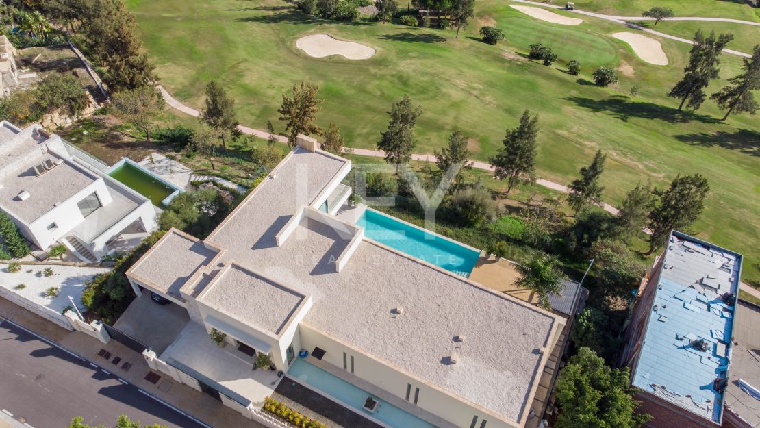 Villa contemporánea de lujo con vistas panorámicas en venta en La Alqueria, Benahavis