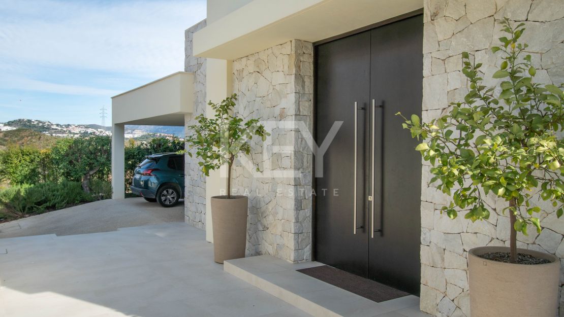 Villa contemporánea de lujo con vistas panorámicas en venta en La Alqueria, Benahavis