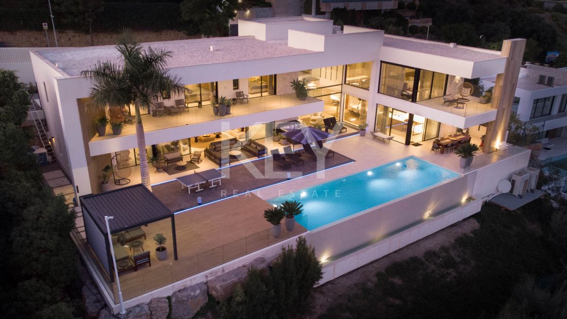 Villa contemporánea de lujo con vistas panorámicas en venta en La Alqueria, Benahavis