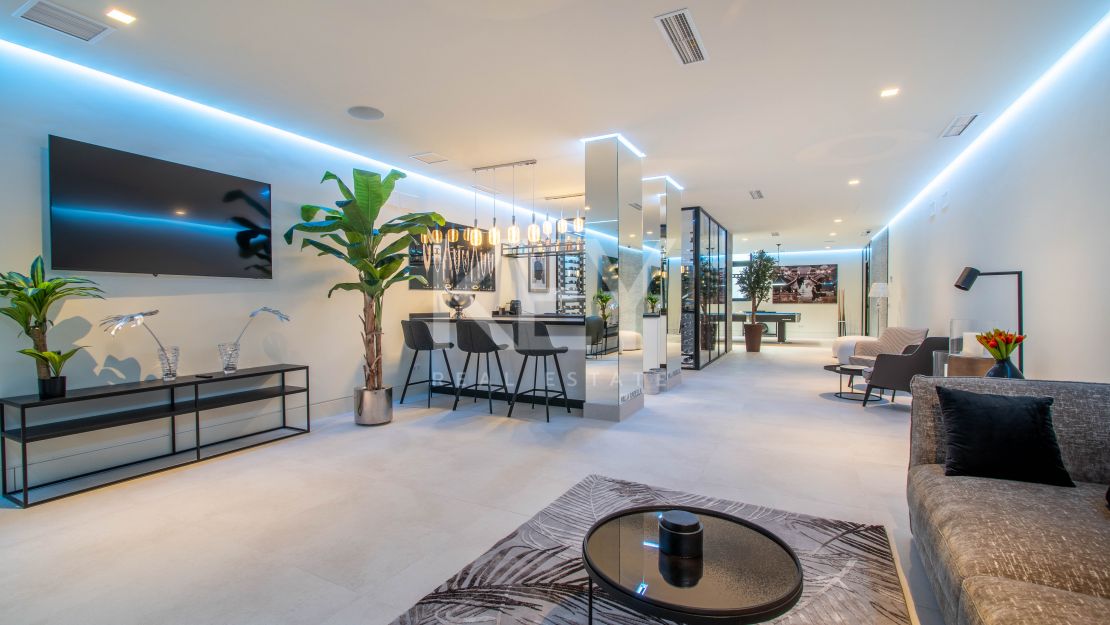 Villa contemporánea de lujo con vistas panorámicas en venta en La Alqueria, Benahavis