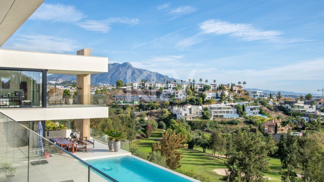 Villa contemporánea de lujo con vistas panorámicas en venta en La Alqueria, Benahavis