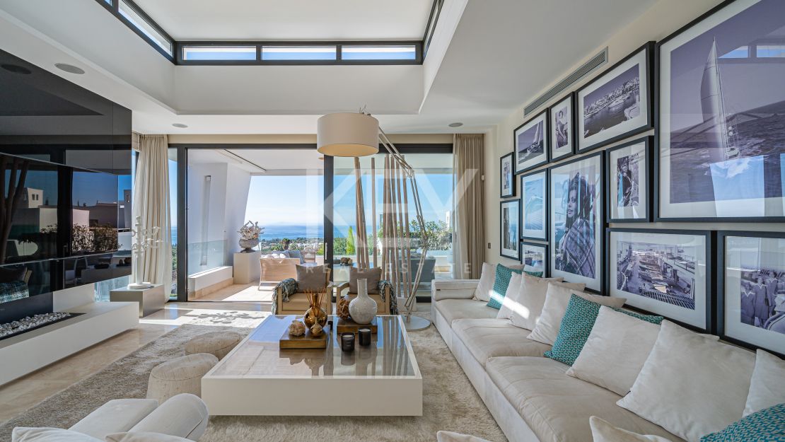 Elegant Penthouse in Marbella's Prestigious La Reserva de Sierra Blanca for Sale