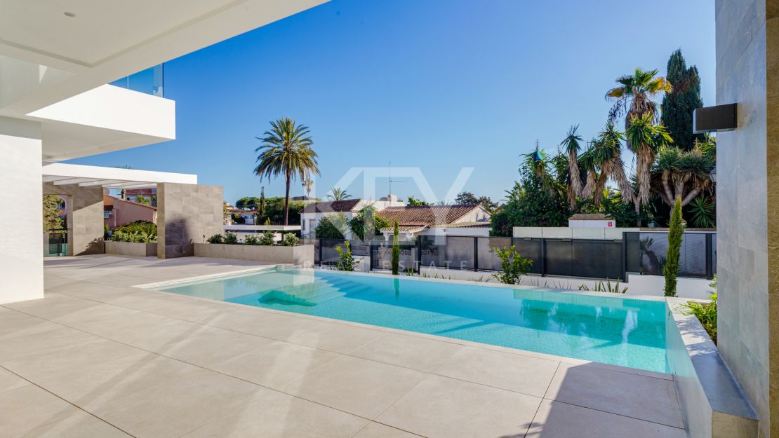 Fabulosa Villa en Venta en Marbesa, Elvira Cerca de la Playa